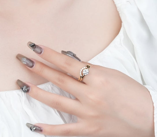 Elegant Moissanite Ring in 925 Sterling Silver – Adjustable & Diamond-Like Sparkle