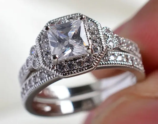 Elegant Engagement Ring with Zirconia – Stylish Selection in Various Designs
