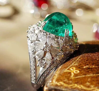 Elegant Emerald Cocktail Ring – Where Glamour Meets Minimalism