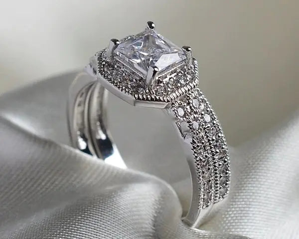 Elegant Engagement Ring with Zirconia – Stylish Selection in Various Designs