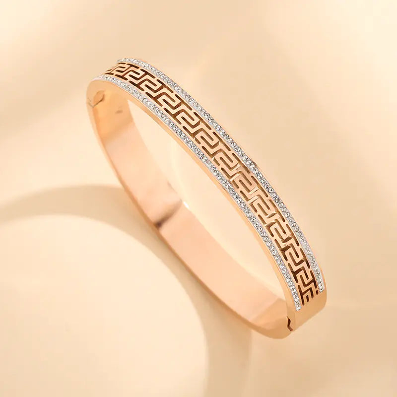 Retro Elegance – Gold-Plated Luxury Bracelet in Vintage Style