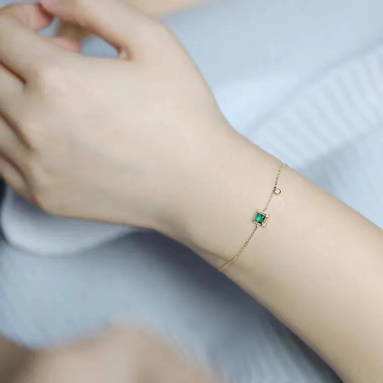 925 Silver Bracelet with Green Zircon – Minimalist Elegance