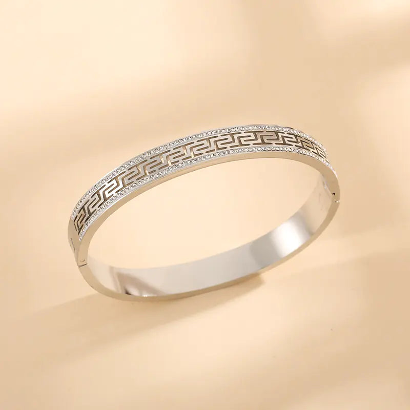 Retro Elegance – Gold-Plated Luxury Bracelet in Vintage Style