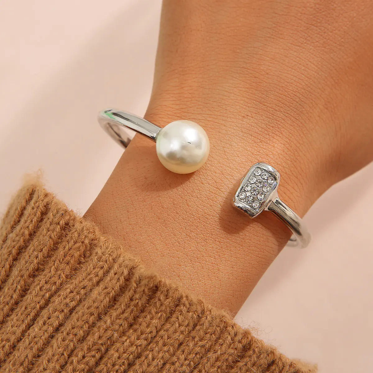 Pearl Elegance – Minimalist Pearl Bracelet for Women