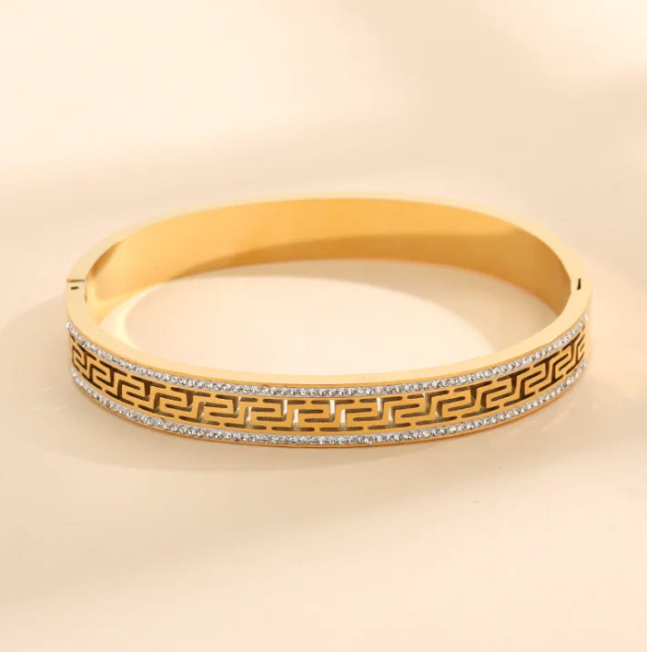 Retro Elegance – Gold-Plated Luxury Bracelet in Vintage Style