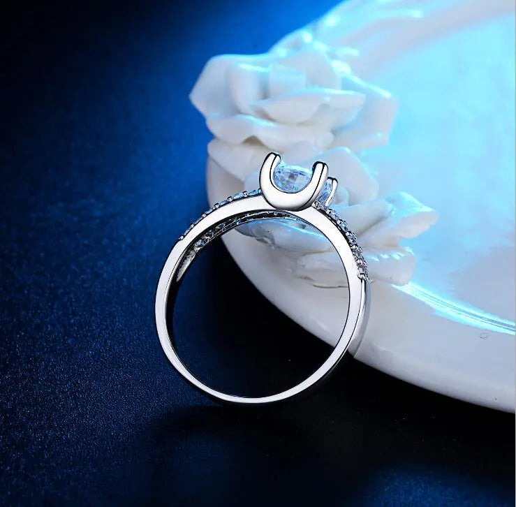 Modern Geometric Ring with Sparkling Zirconia – Stylish & Elegant